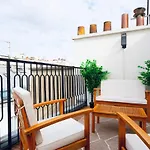 Stylish Triplex With Amazing Terrace Near Louvre Παρίσι