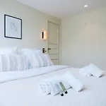 Stylish Triplex With Amazing Terrace Near Louvre Διαμέρισμα *