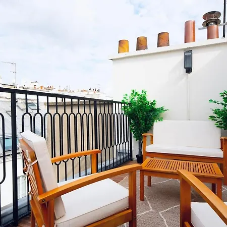 Stylish Triplex With Amazing Terrace Near Louvre 파리