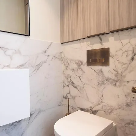 Stylish Triplex With Amazing Terrace Near Louvre *