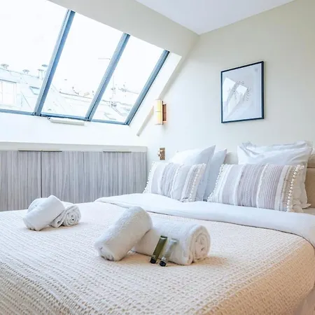 Stylish Triplex With Amazing Terrace Near Louvre Paris