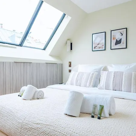 Stylish Triplex With Amazing Terrace Near Louvre Apartamento París