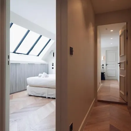 Stylish Triplex With Amazing Terrace Near Louvre